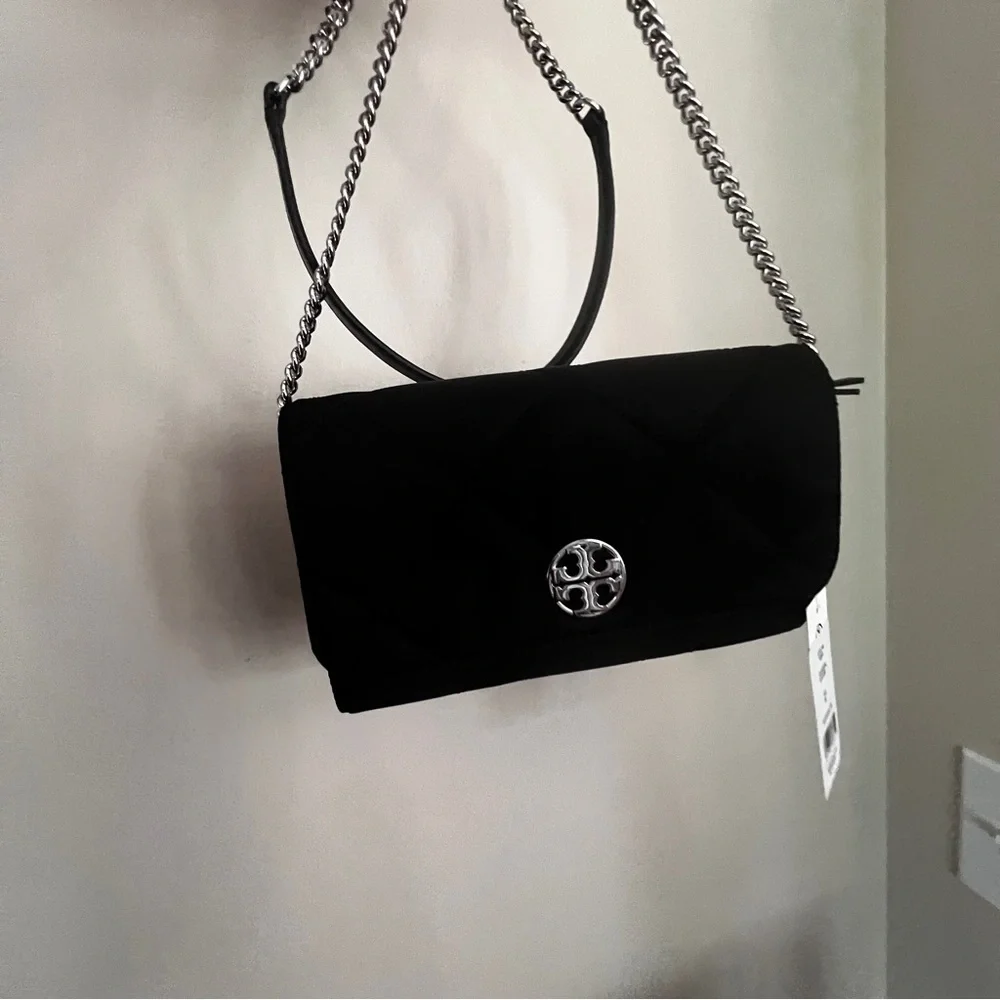TORY BURCH• Willa Black Quilted Nylon Crossbody Bag